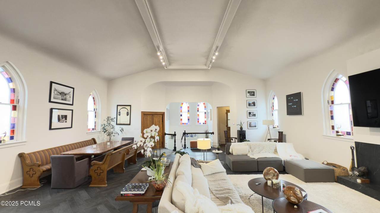 402 Park Avenue - Photo 1