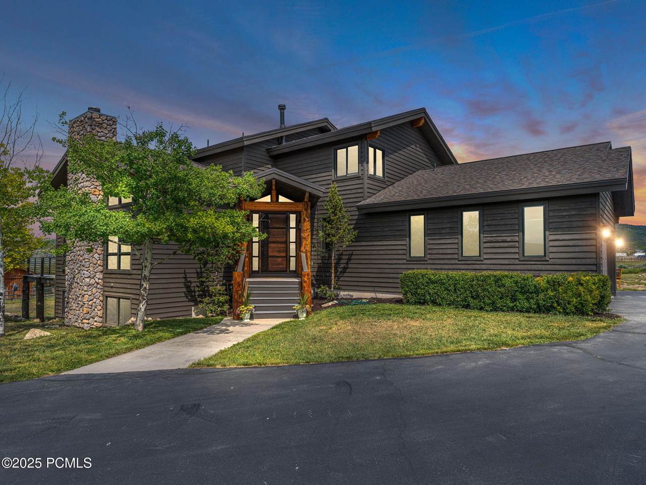995 Echo Lane - Photo 1