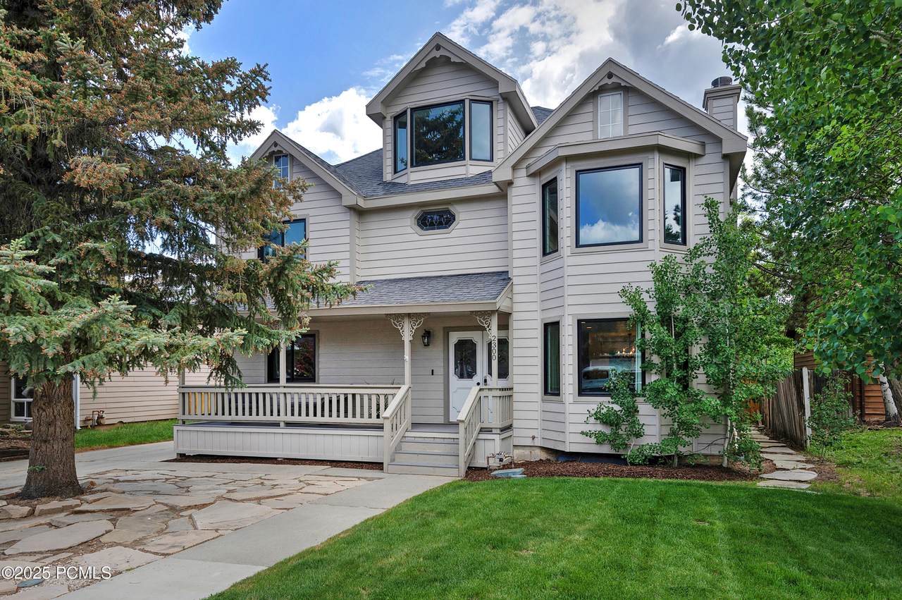 2300 Comstock Drive - Photo 1