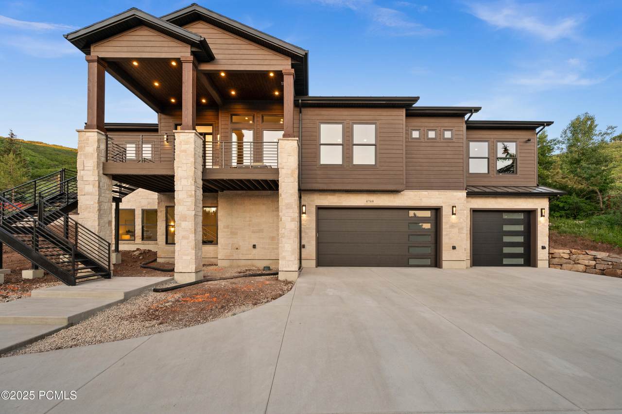 8788 Daybreaker Drive - Photo 1