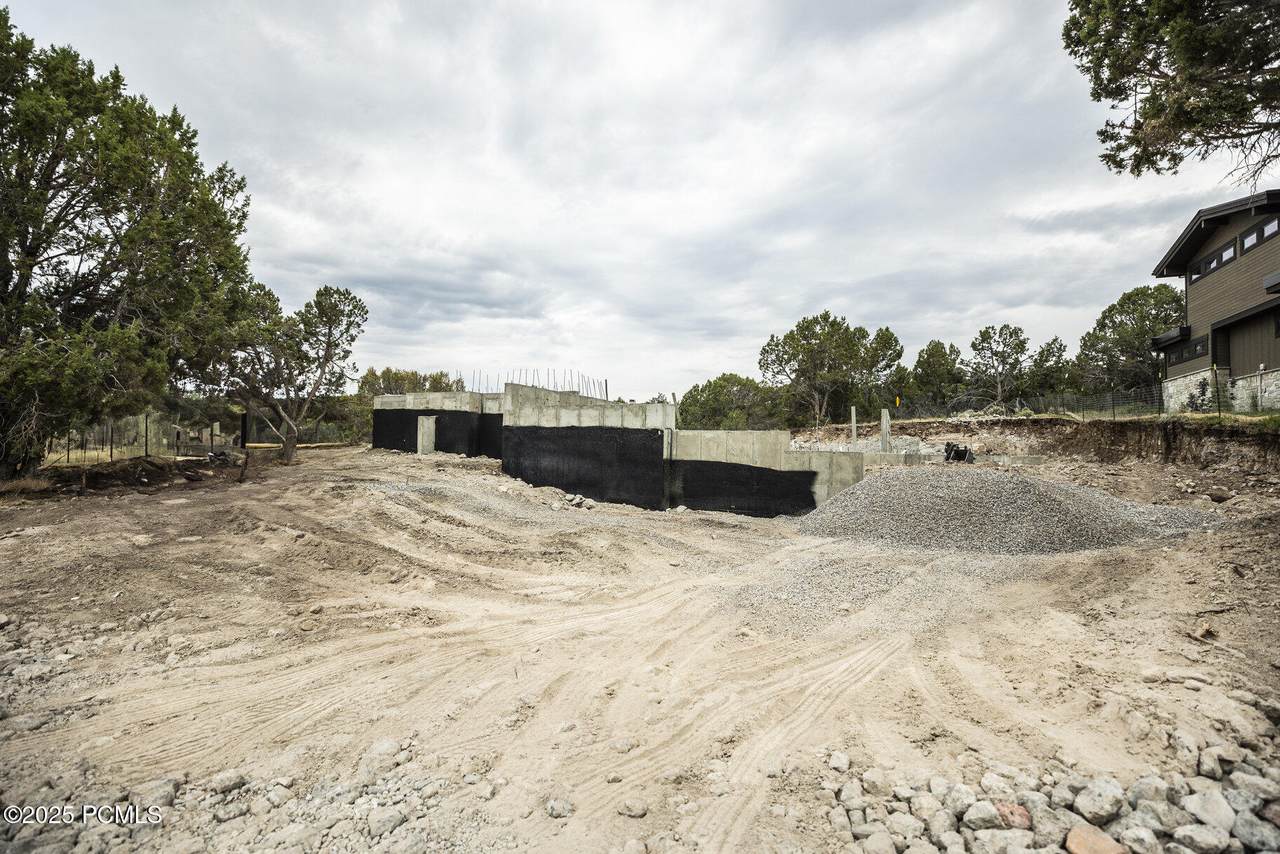 645 Red Mountain Court - Photo 1