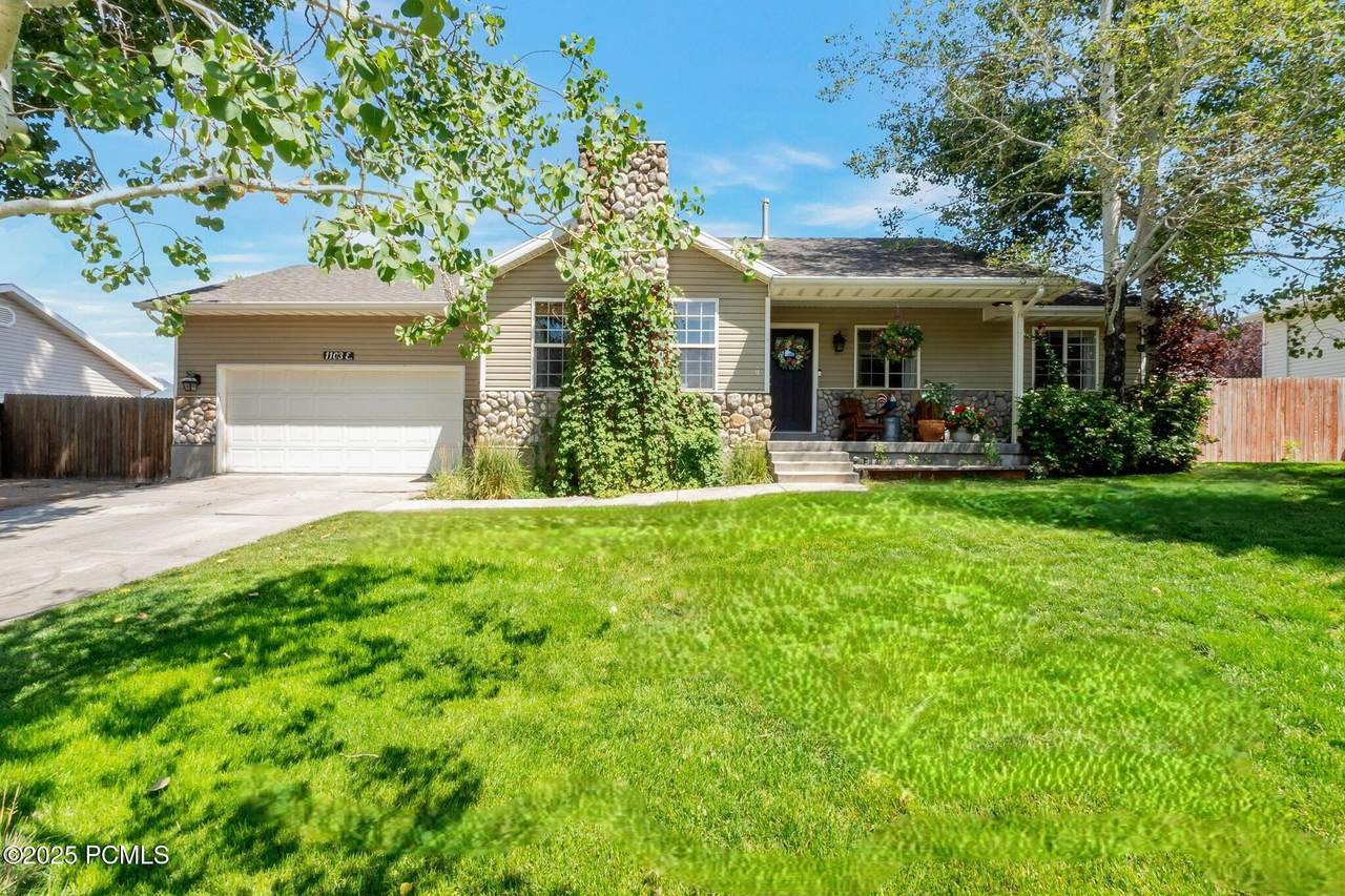 1103 220 N - Photo 1