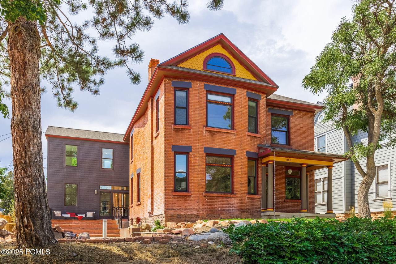 265 C Street - Photo 1