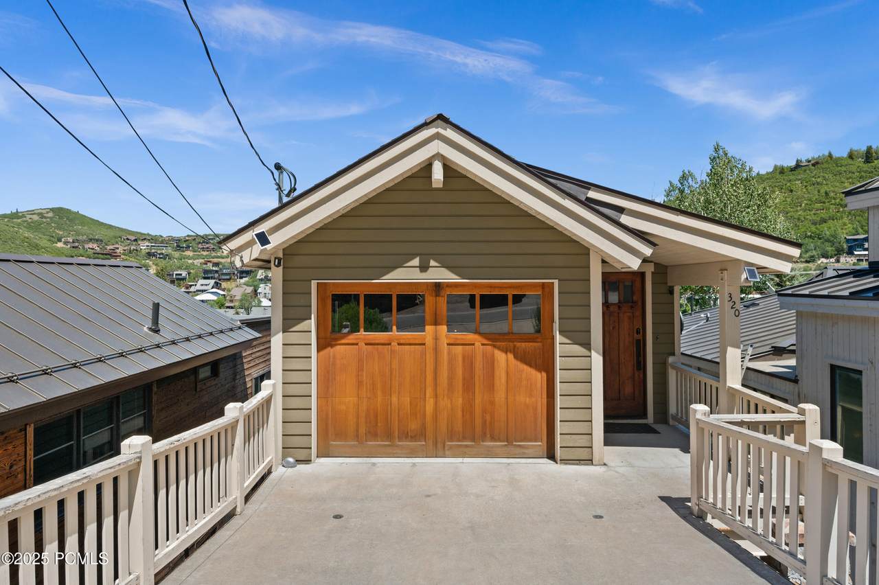 320 Woodside Avenue - Photo 1