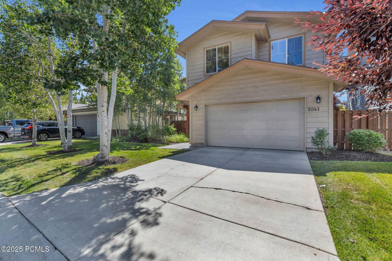 1041 Lincoln Lane - Photo 1