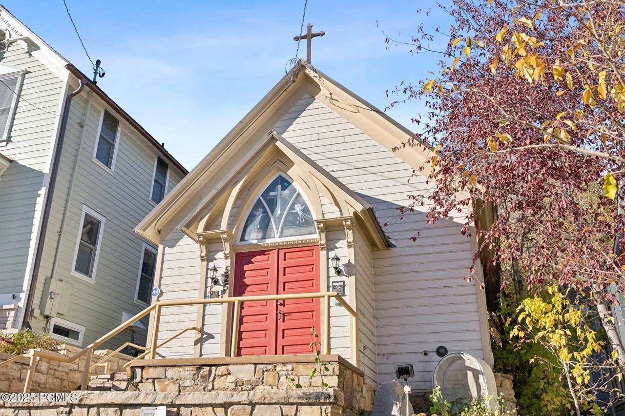 525 Park Avenue - Photo 1