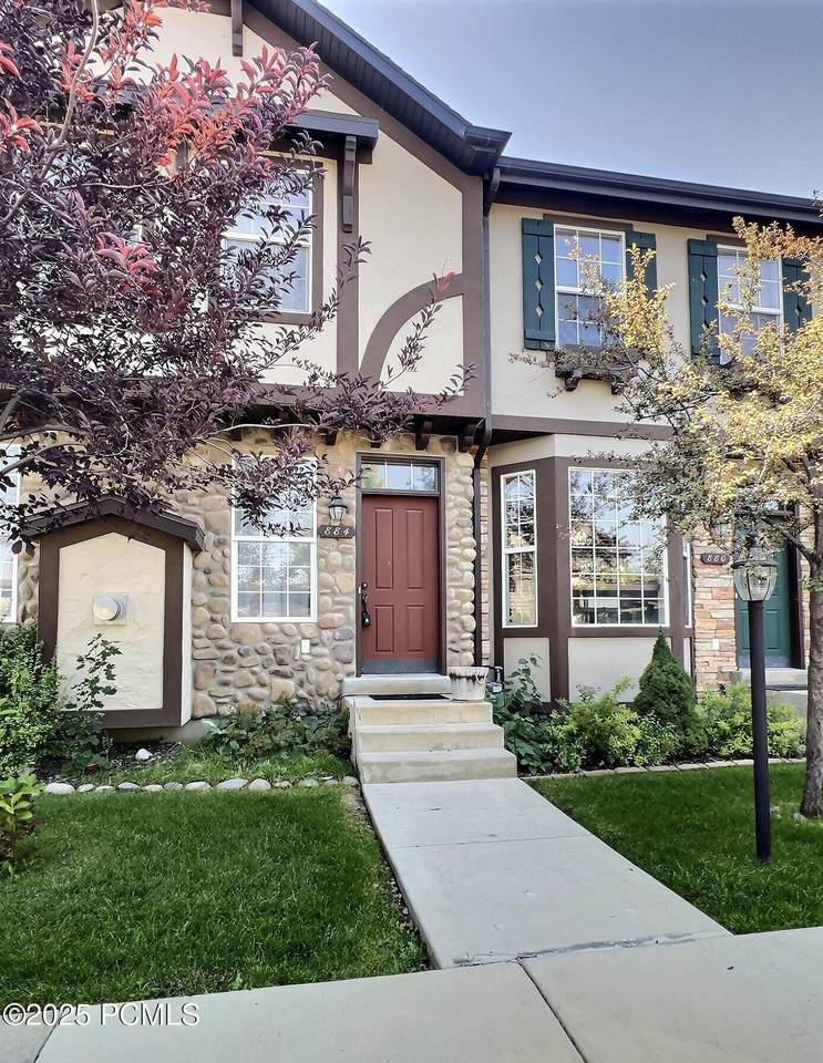 884 Hamlet Circle - Photo 1