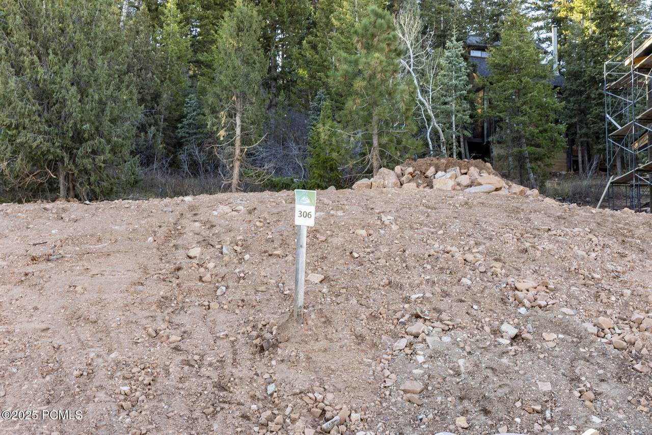 4069 Crest Court - Photo 1