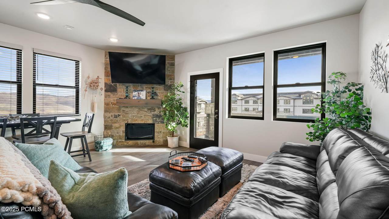 1145 Helling Circle - Photo 1