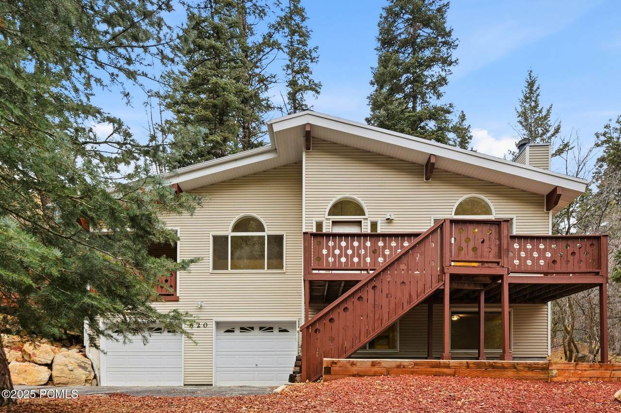 620 Parkview Drive - Photo 1