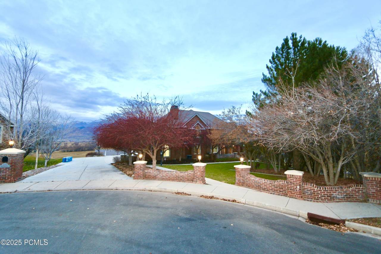 https://bt-photos.global.ssl.fastly.net/parkcity/1280_boomver_1_12505027-2.jpg