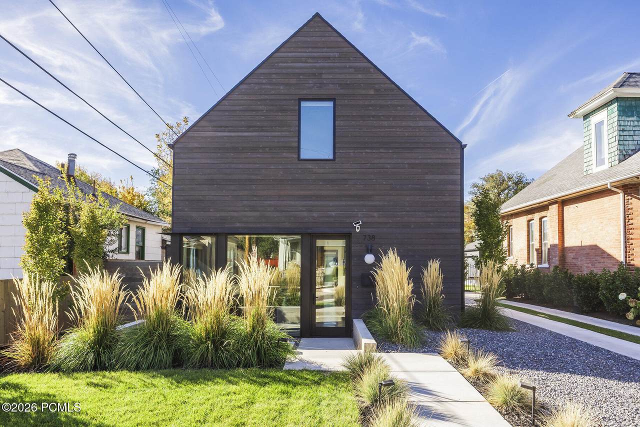 738 Green Street - Photo 1