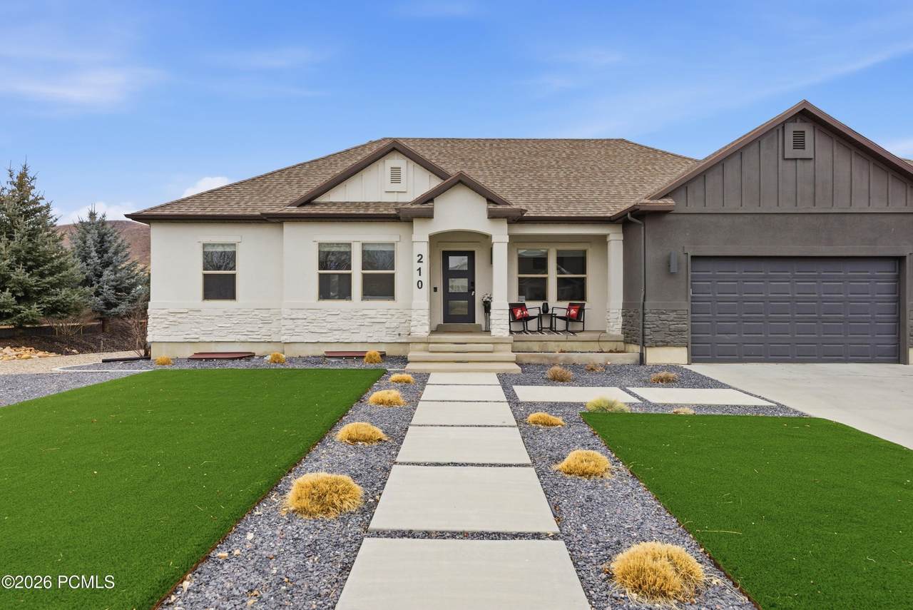 210 Huckleberry Lane - Photo 1