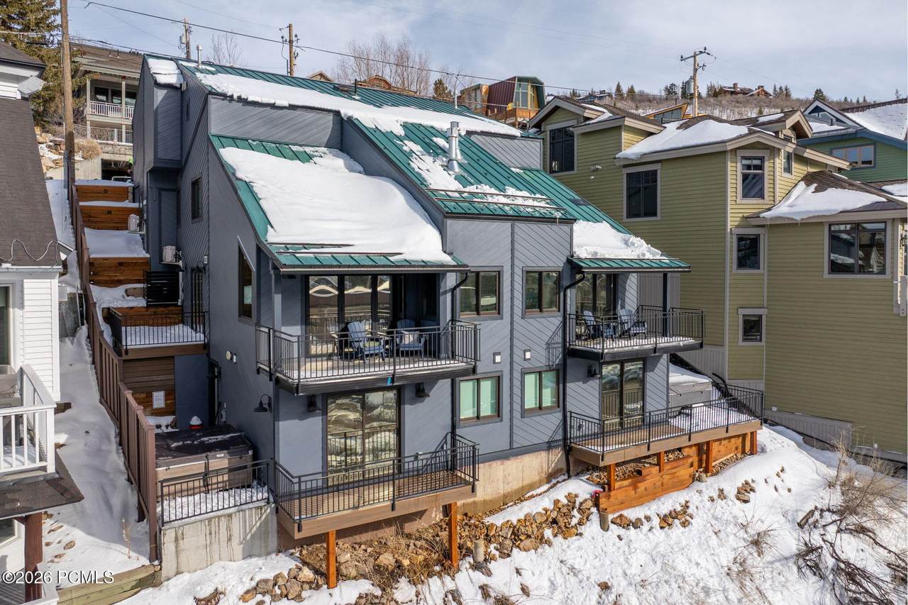 301 Ontario Avenue - Photo 1