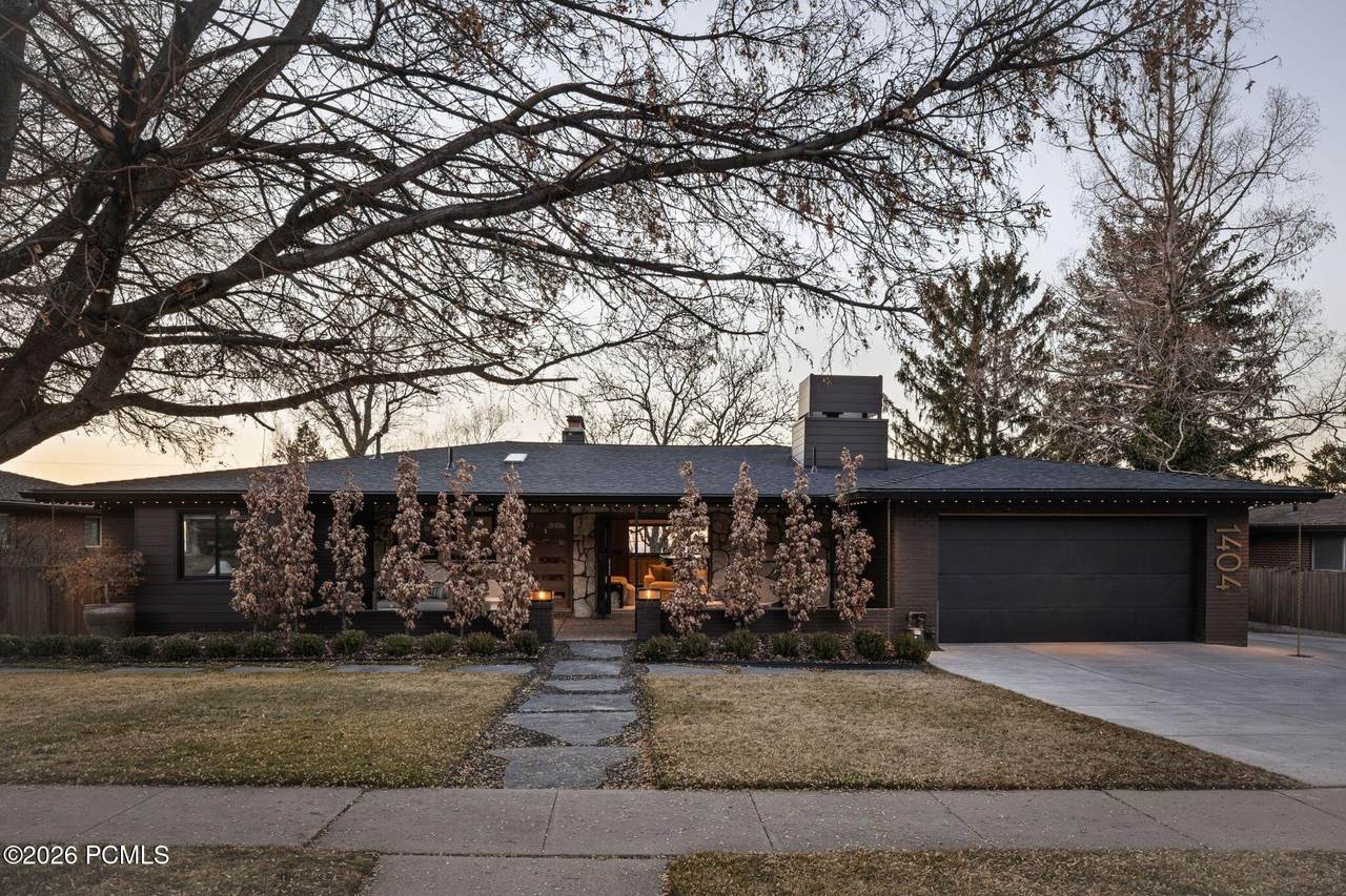1404 Canterbury Drive - Photo 1