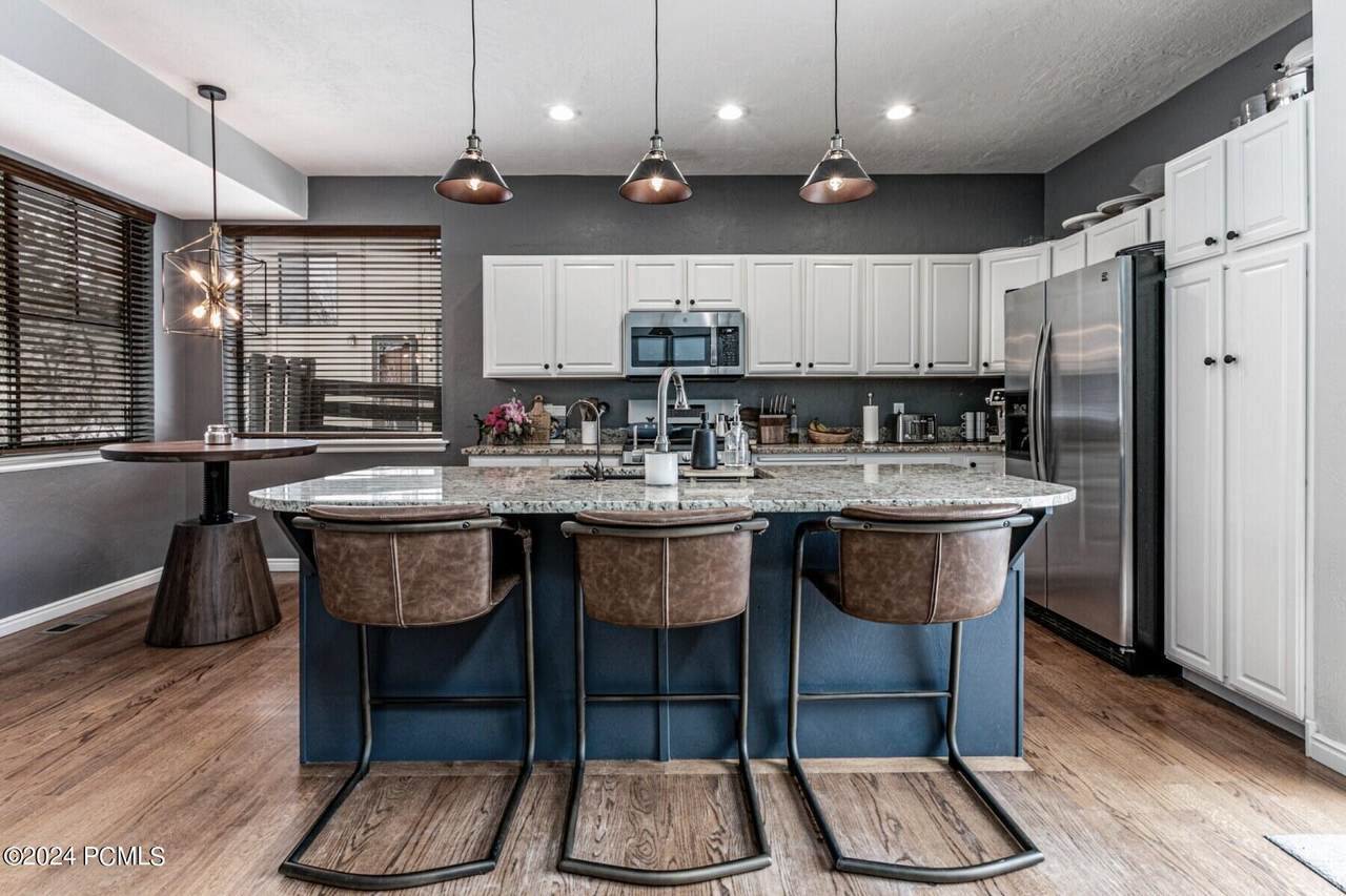 2621 Cottage Loop - Photo 1