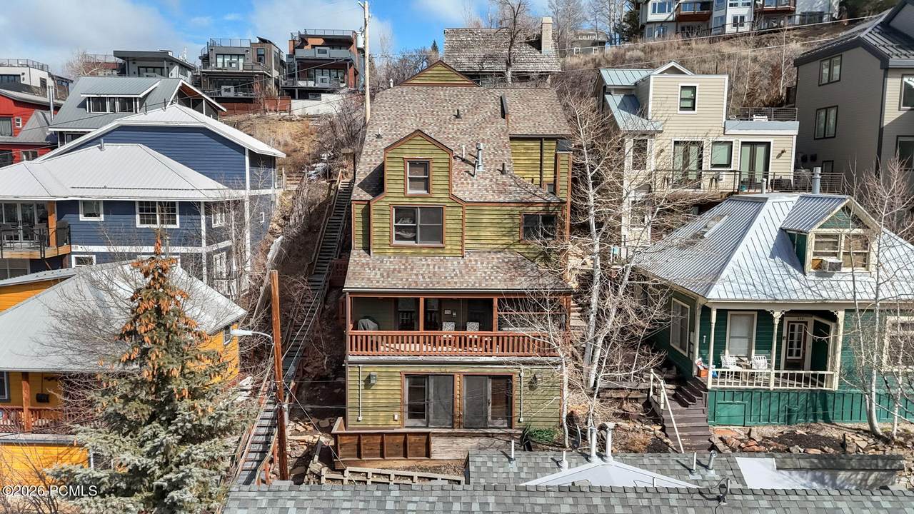 361 Ontario Avenue - Photo 1
