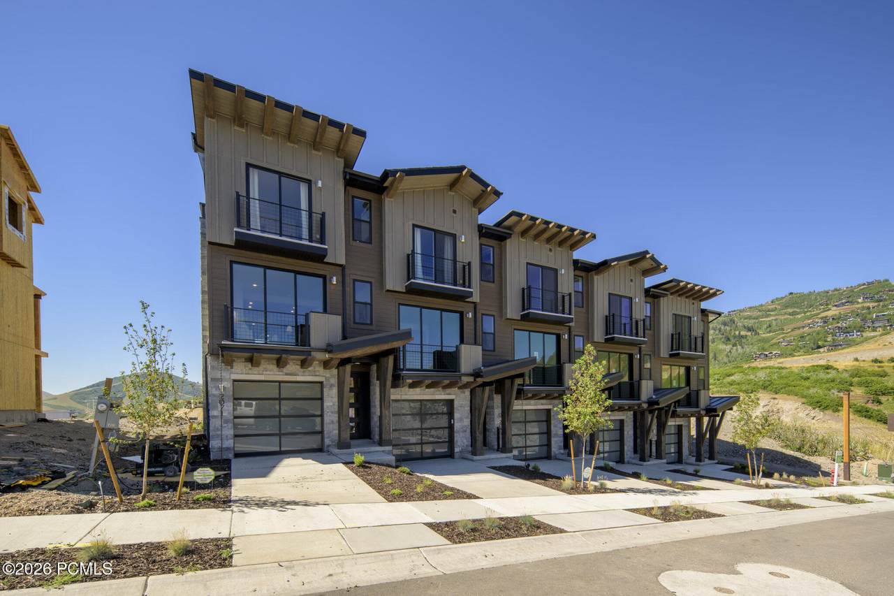 2071 Pinnacle Lane - Photo 1