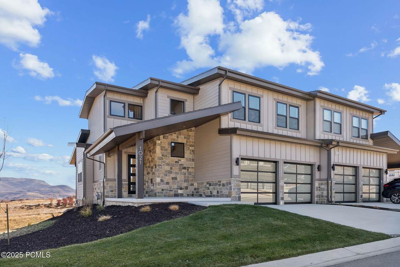 1021 Vissen Way - Photo 1