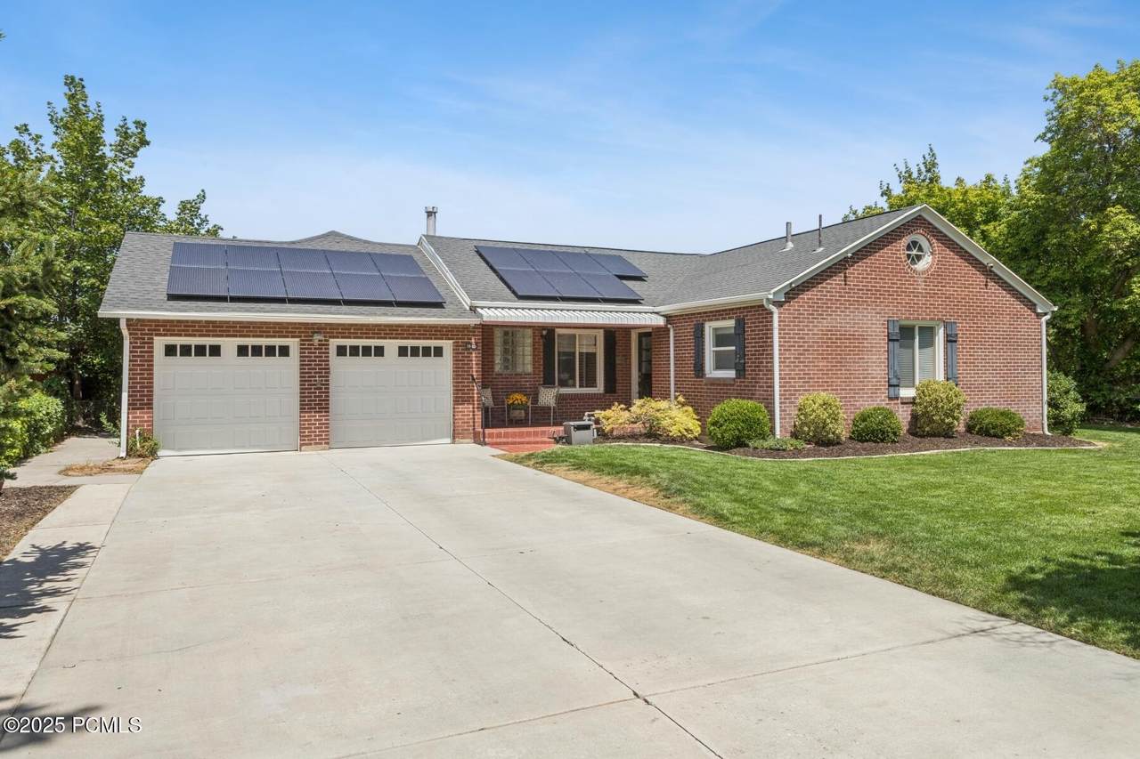 1925 Hillcrest Avenue - Photo 1