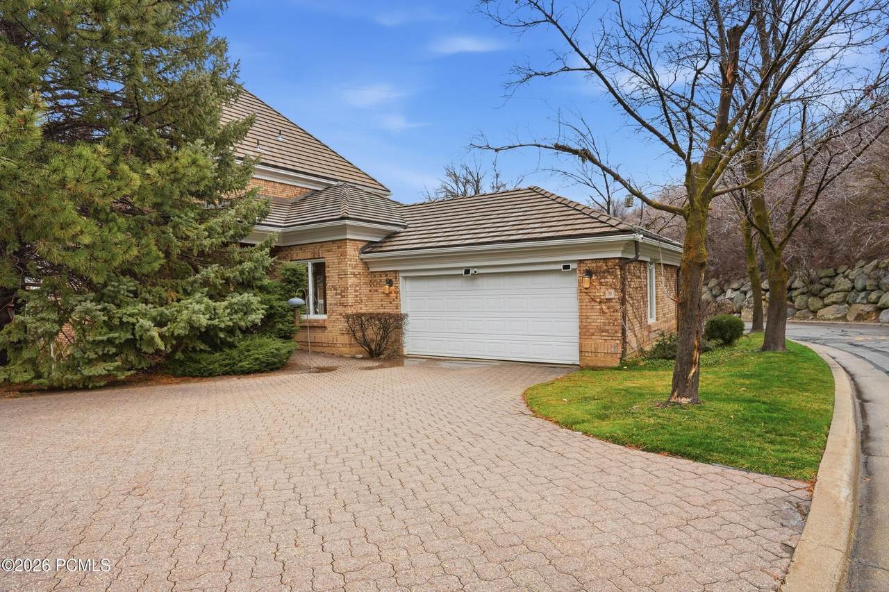 10 La Montagne Lane - Photo 1