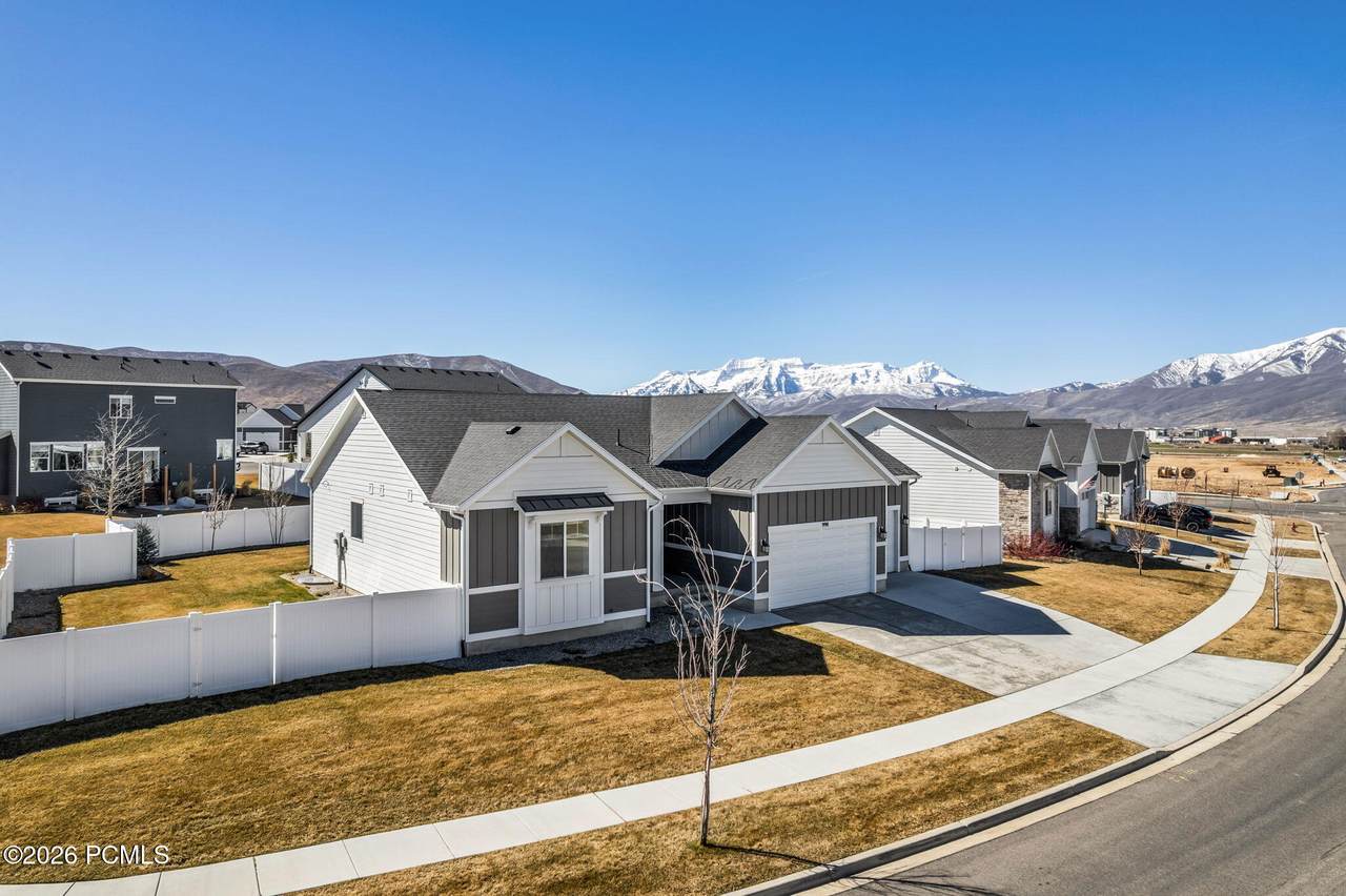 998 Becca Road - Photo 1