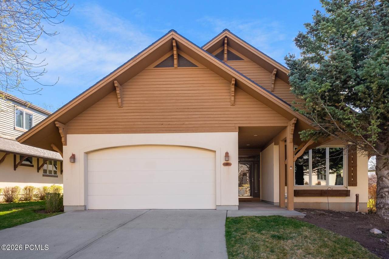 1152 Village Circle - Photo 1