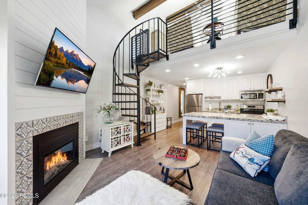 1530 Empire Avenue - Photo 1