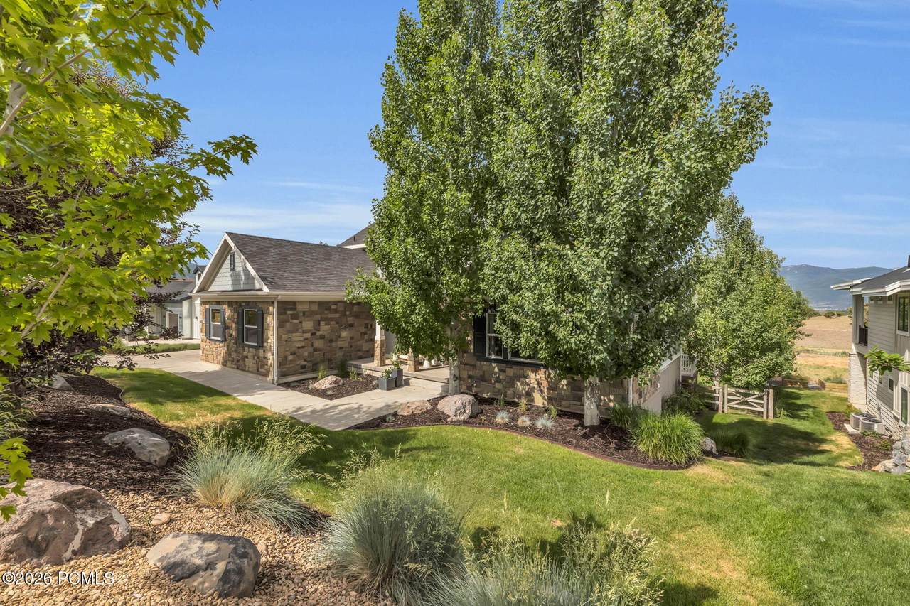 https://bt-photos.global.ssl.fastly.net/parkcity/1280_boomver_1_12601328-2.jpg