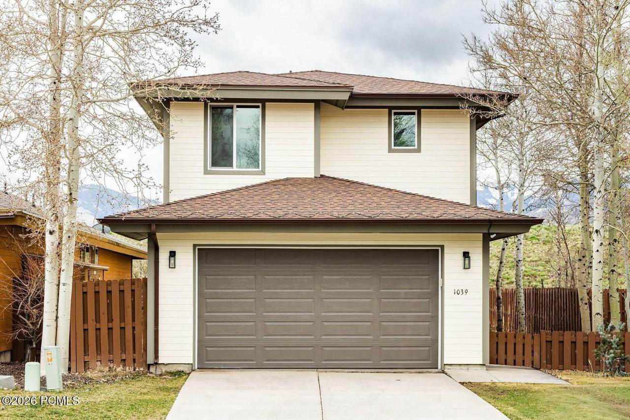 1039 Lincoln Lane - Photo 1