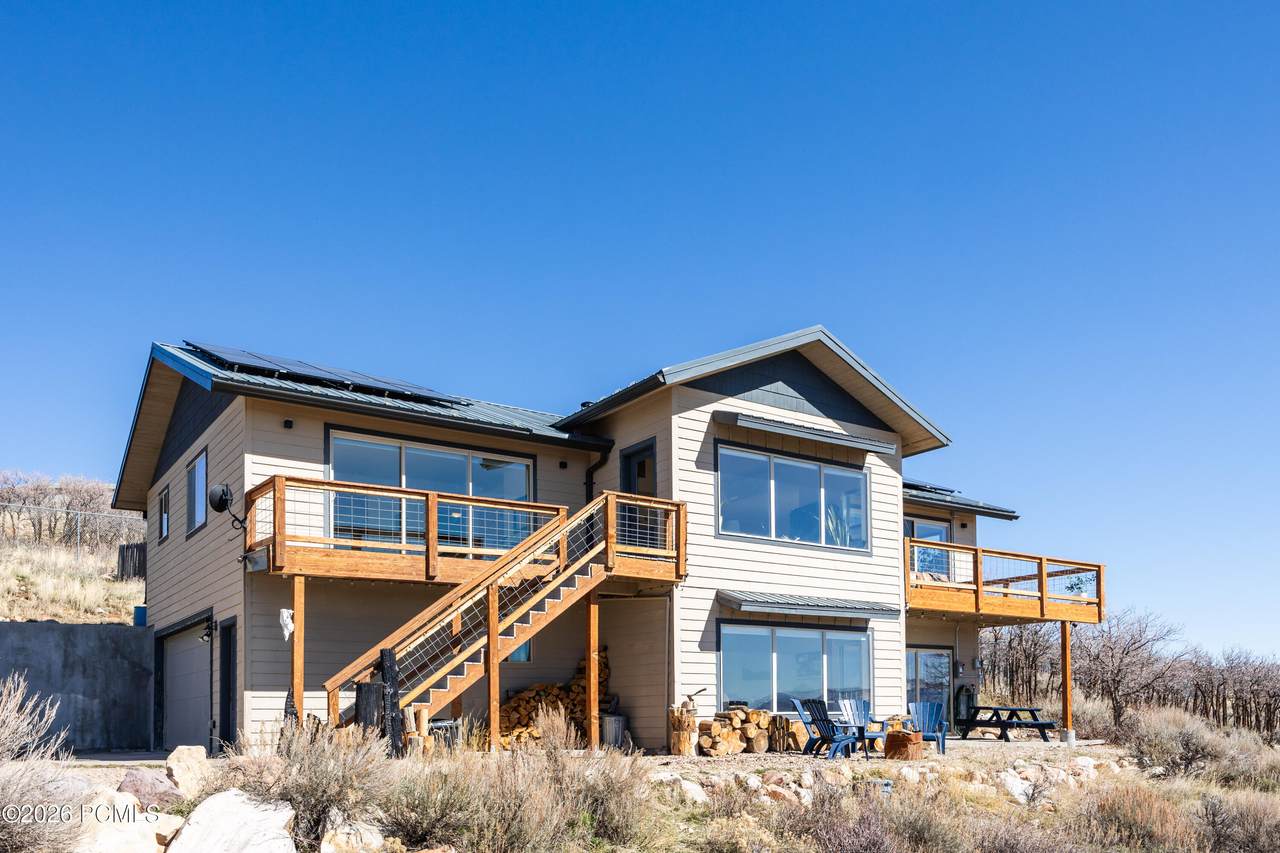 277 Crestview - Photo 1