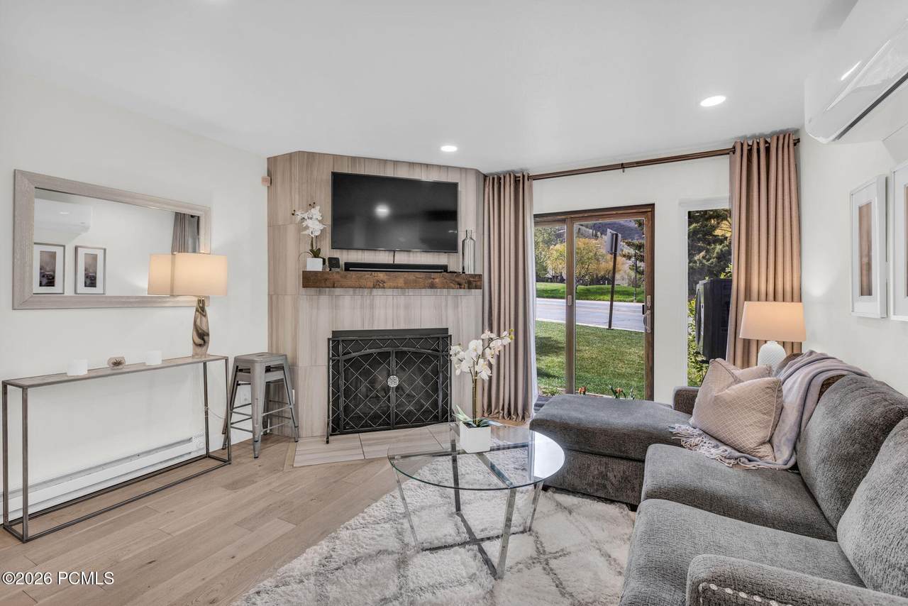 1530 Empire Ave - Photo 1