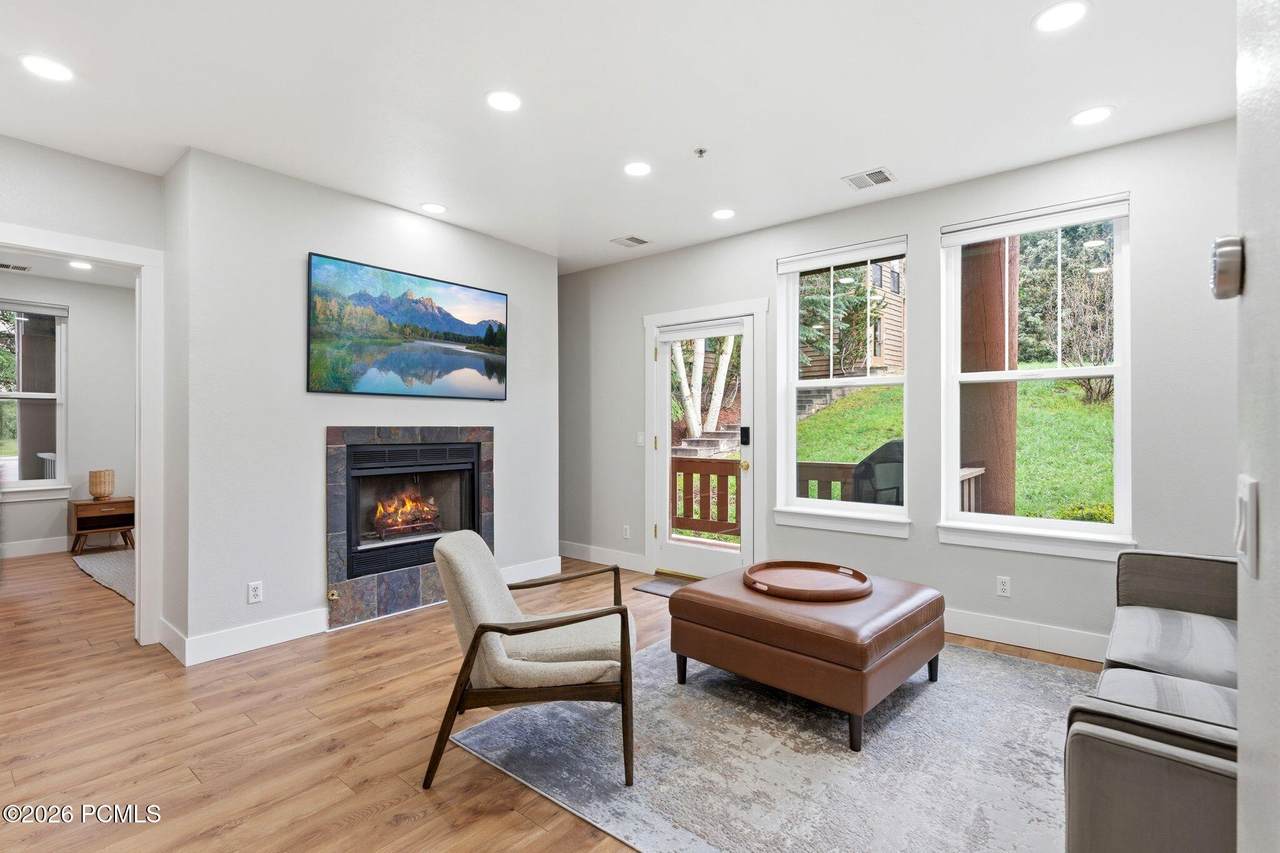 8350 Pointe - Photo 1