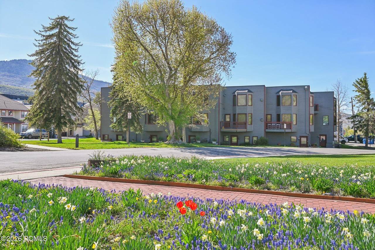 1378 Park Avenue Avenue - Photo 1