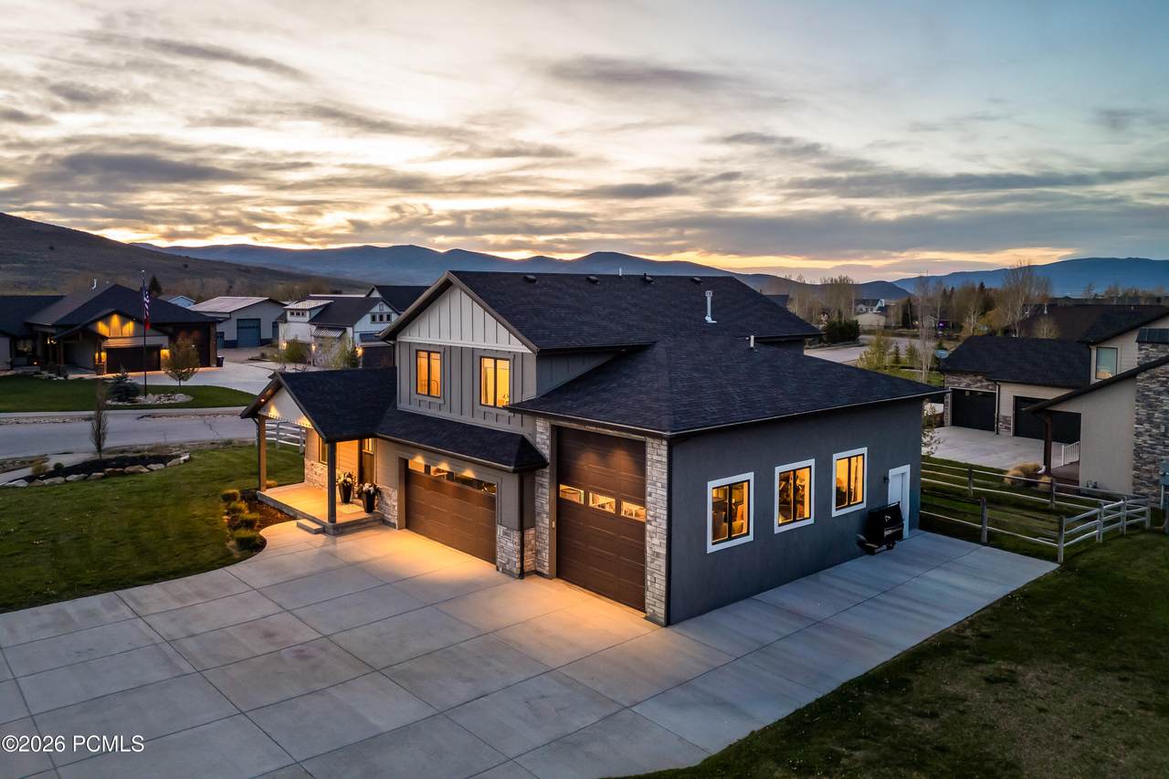 862 Hilltop Court - Photo 1