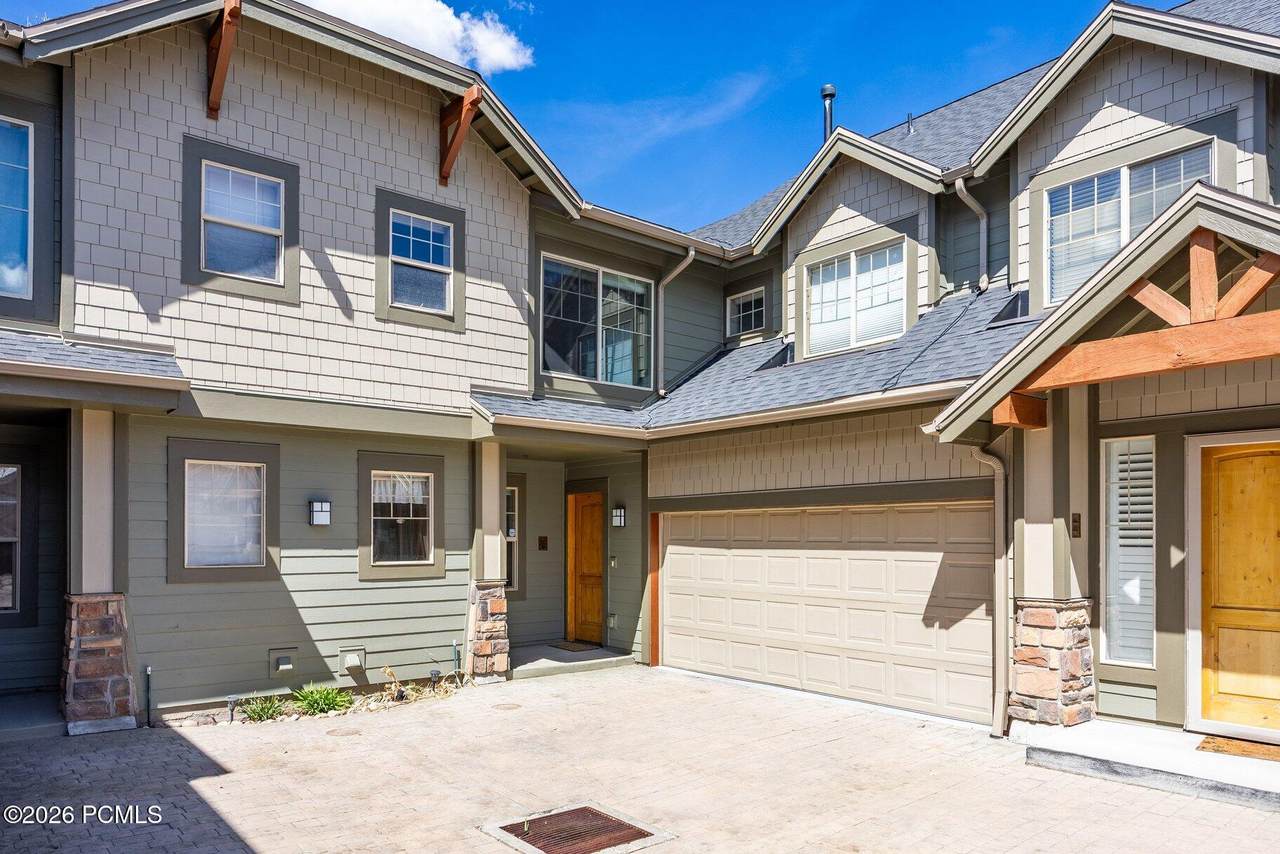 6144 Fox Pointe Circle - Photo 1
