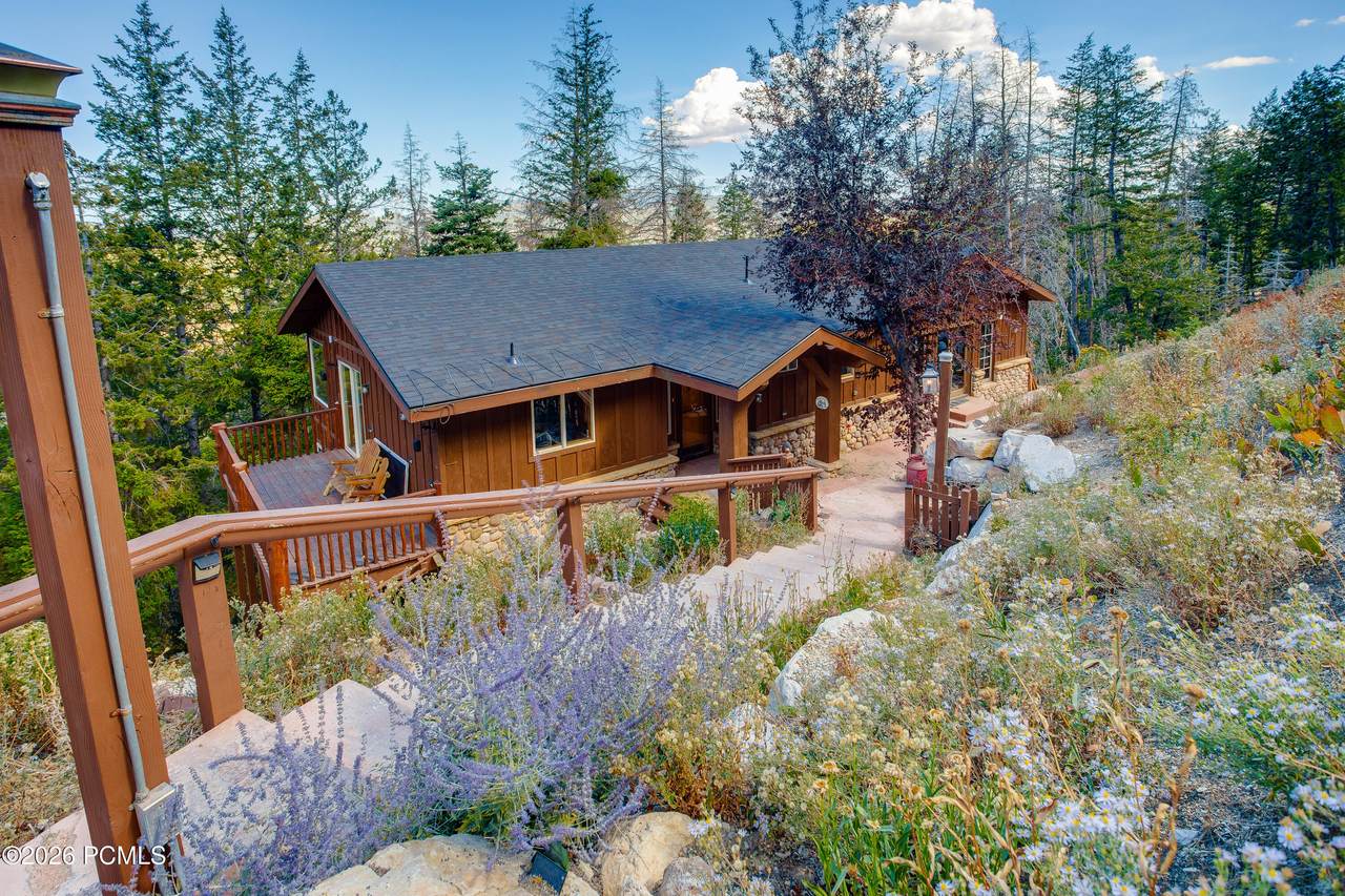 390 Matterhorn Drive - Photo 1