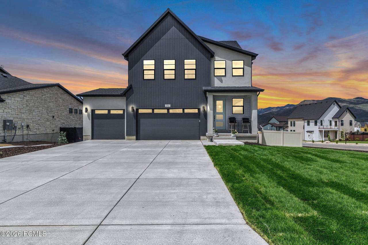 1797 390 East - Photo 1