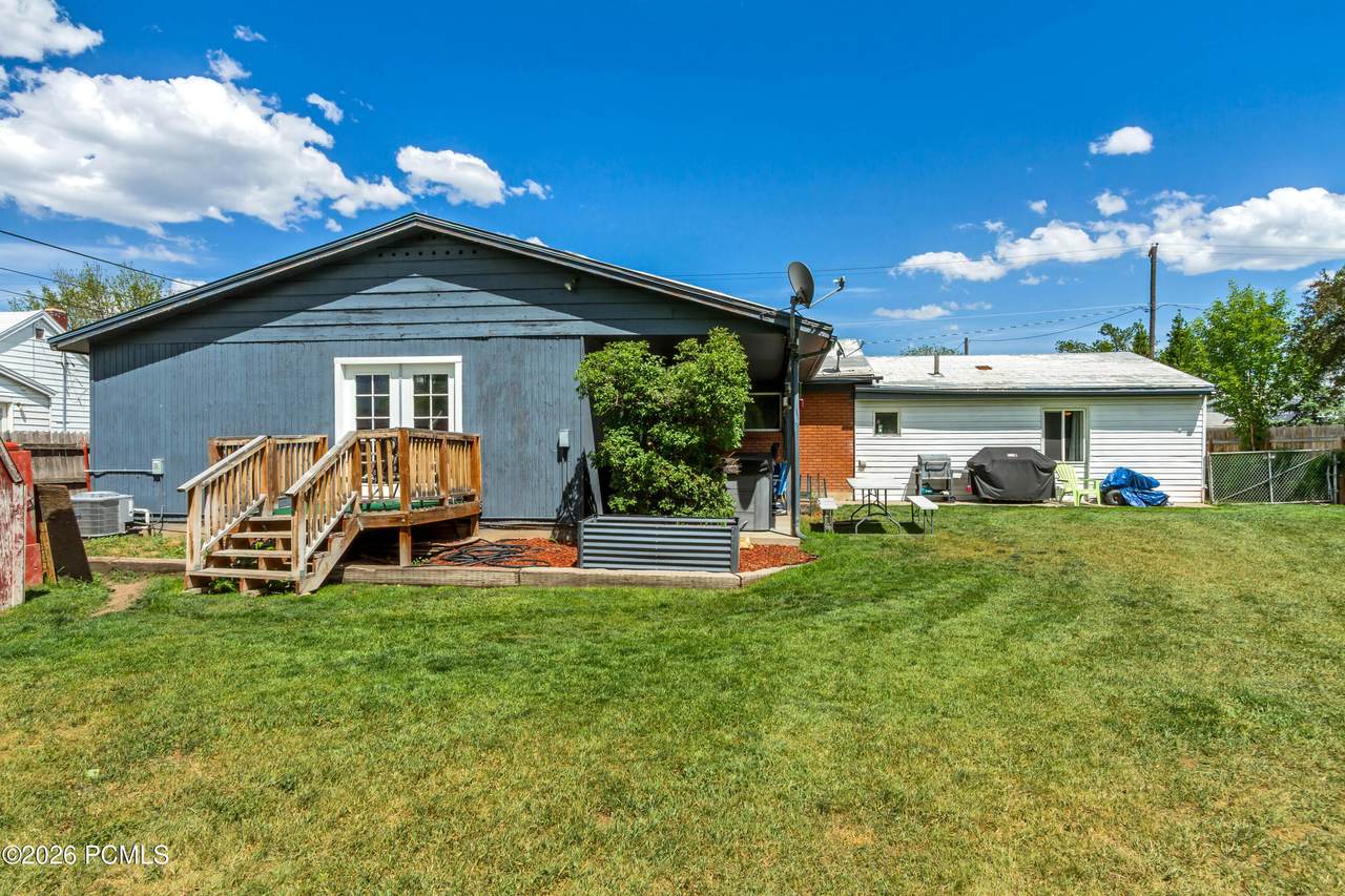 331 100 West - Photo 1