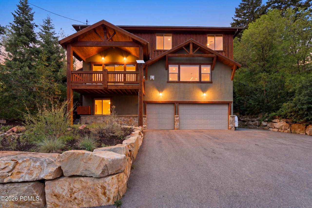 210 Parkview Drive - Photo 1