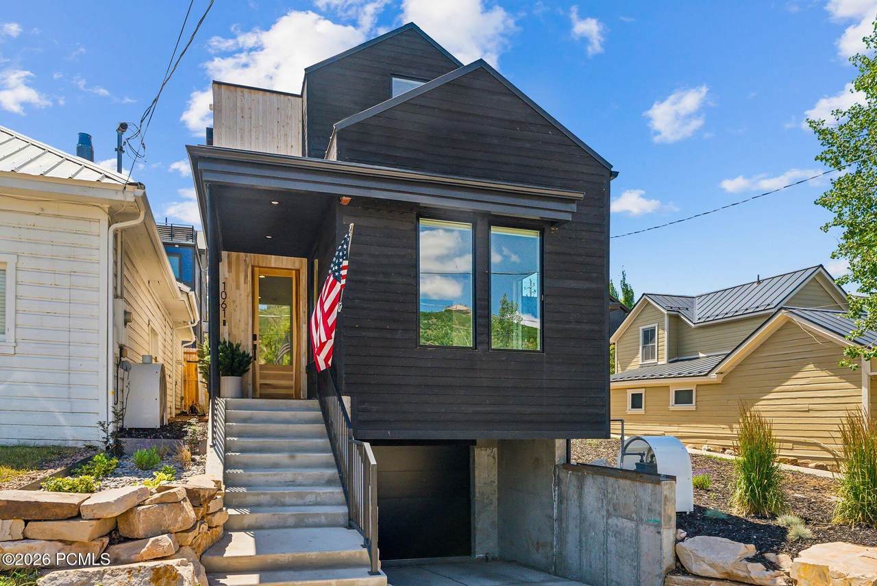 1061 Woodside Avenue - Photo 1