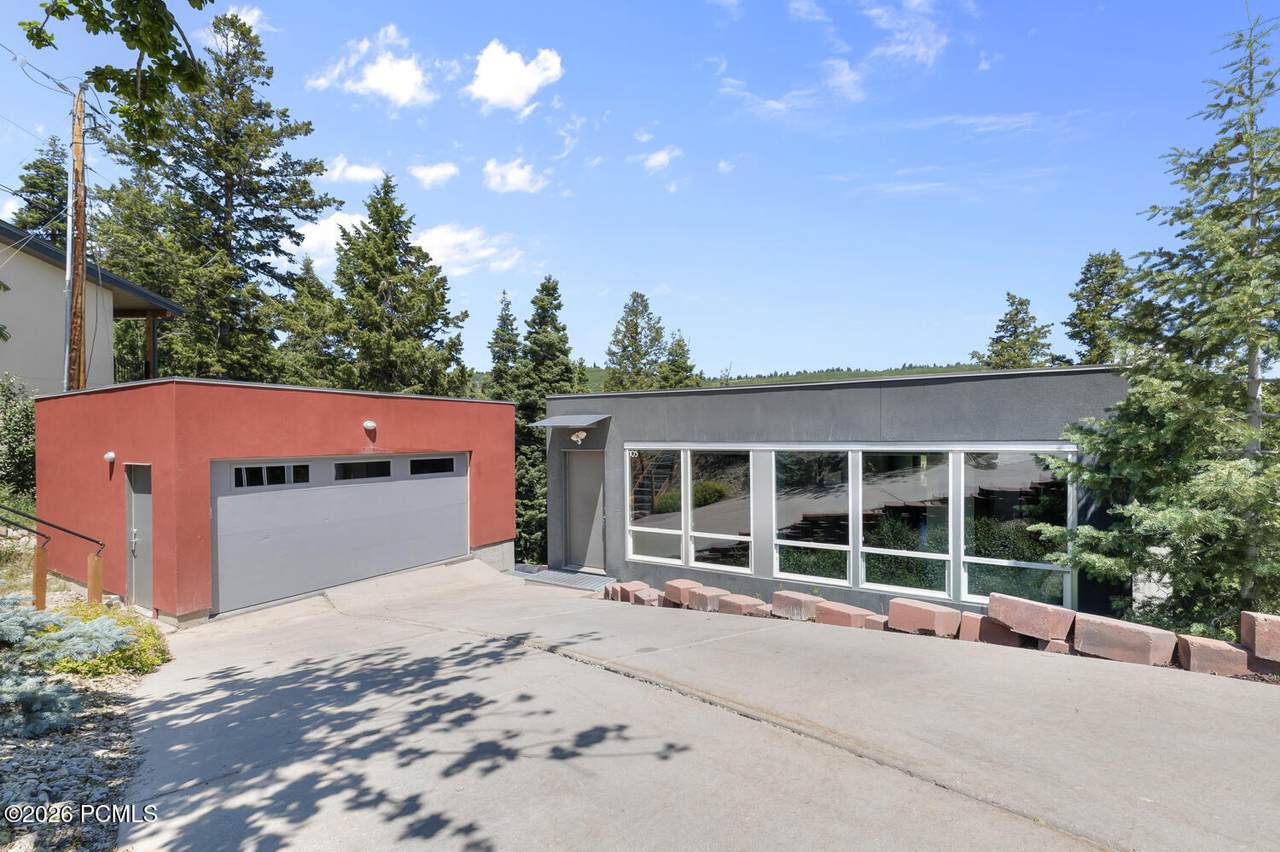 105 Crestview Circle - Photo 1