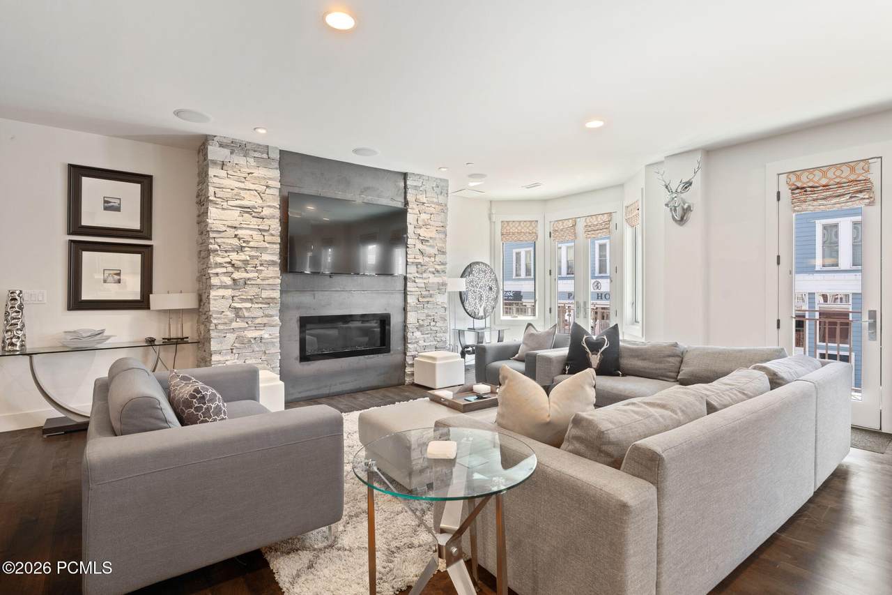 614 Main Street - Photo 1