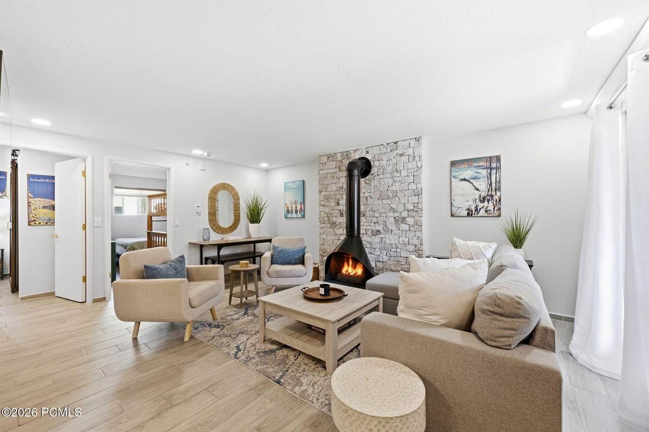 1482 Empire Avenue - Photo 1