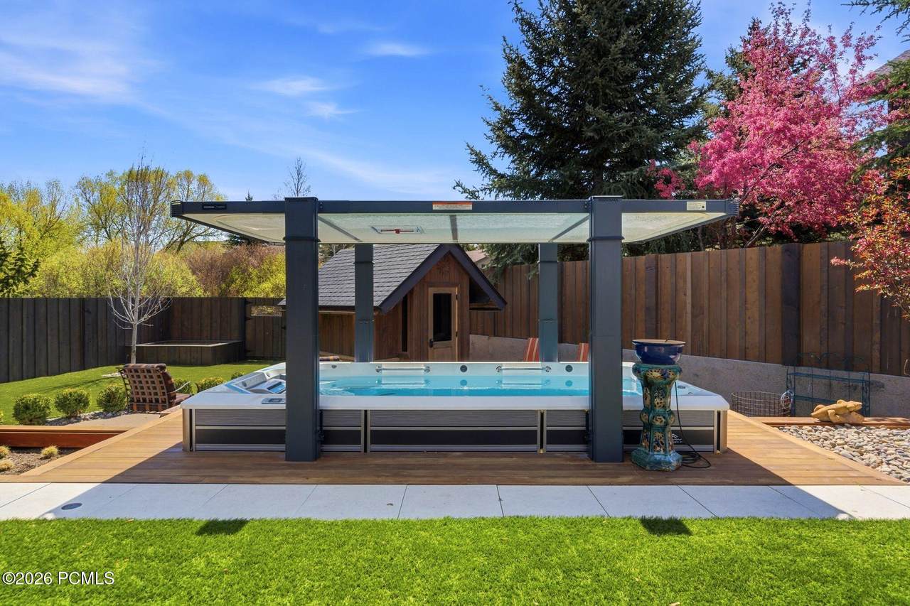 https://bt-photos.global.ssl.fastly.net/parkcity/1280_boomver_1_12603428-2.jpg
