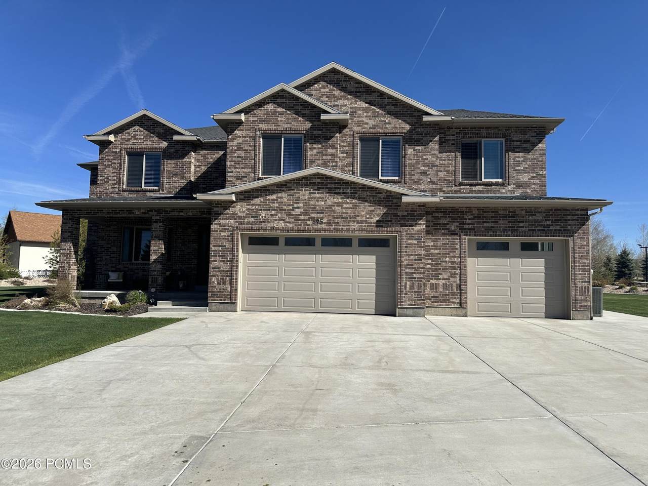 695 Oak Circle - Photo 1