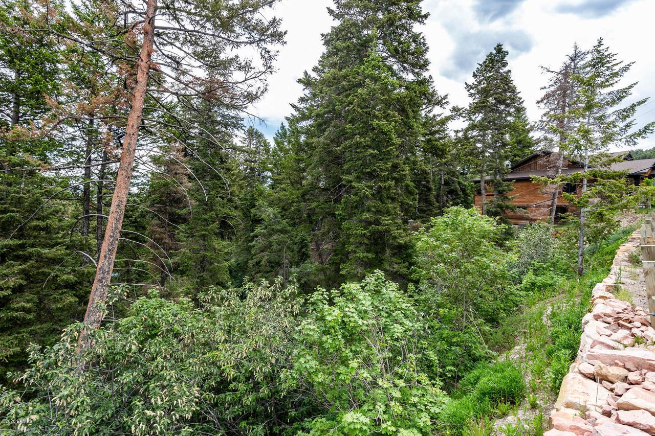 475 Parkview Drive - Photo 1