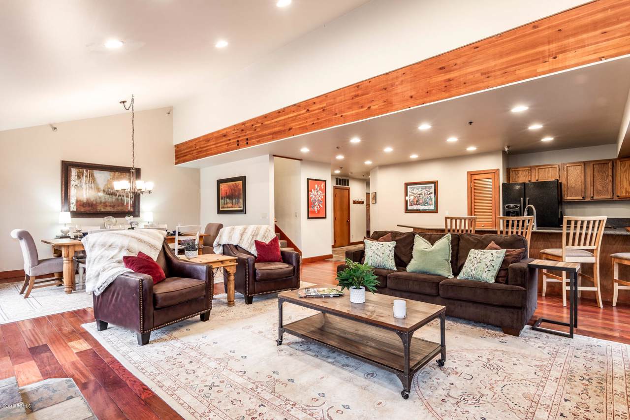 1375 Woodside Avenue - Photo 1