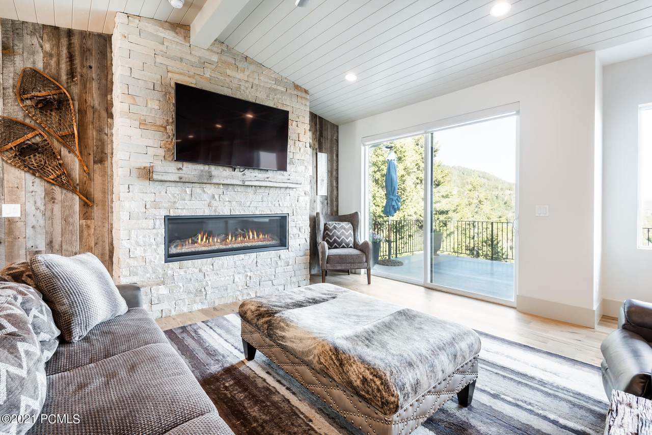 330 Matterhorn Drive - Photo 1