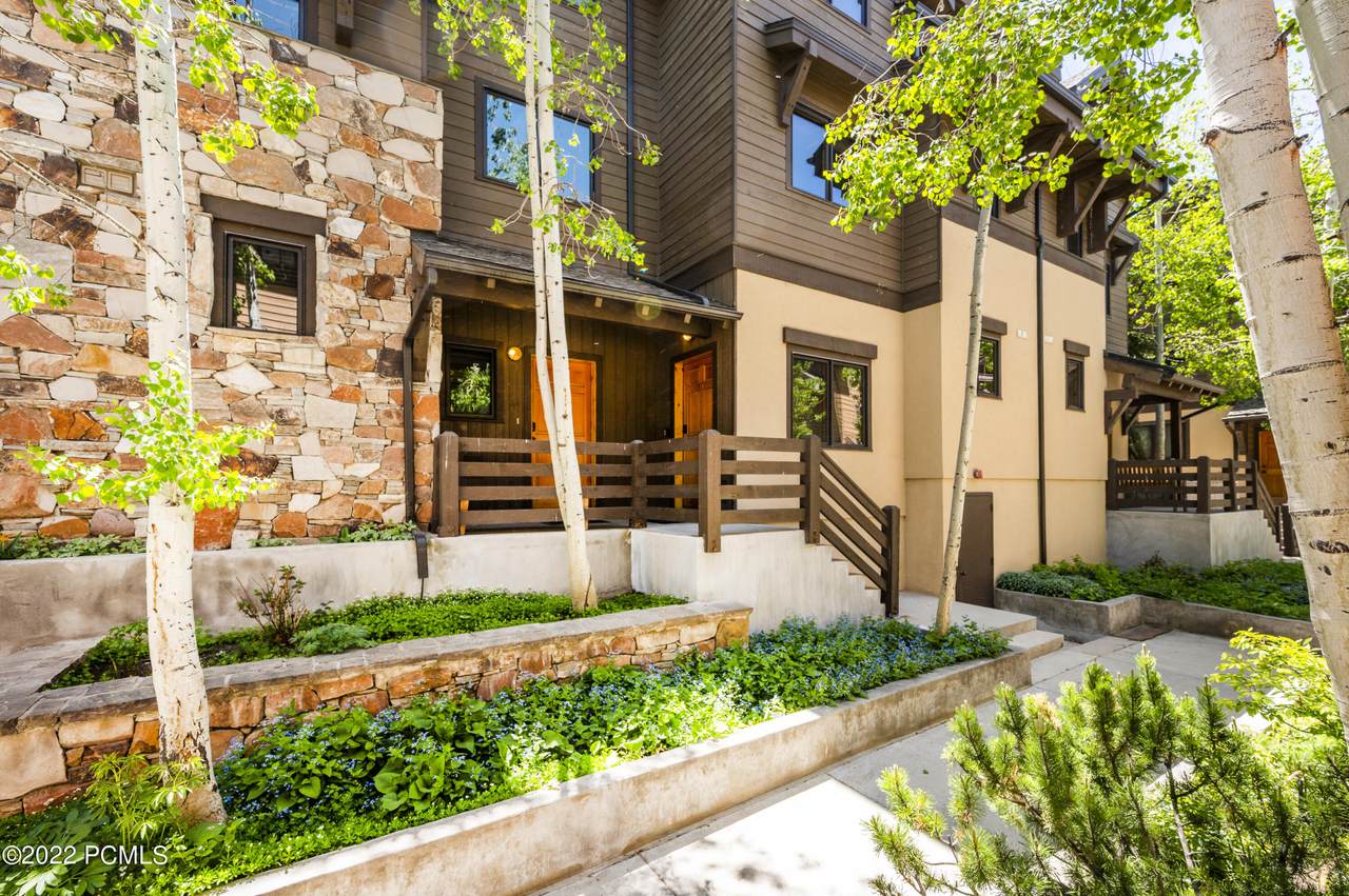 670 Deer Valley Loop - Photo 1